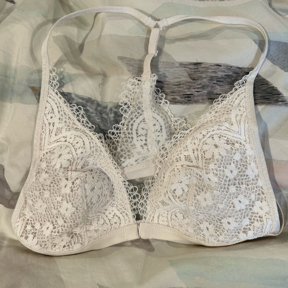 Victoria’s Secret white lace bralette S